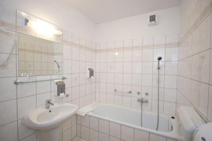 Sunset Motel Сомбатхей Номер фото