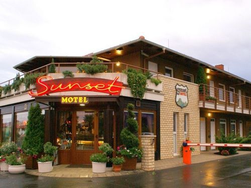 Sunset Motel Сомбатхей Экстерьер фото